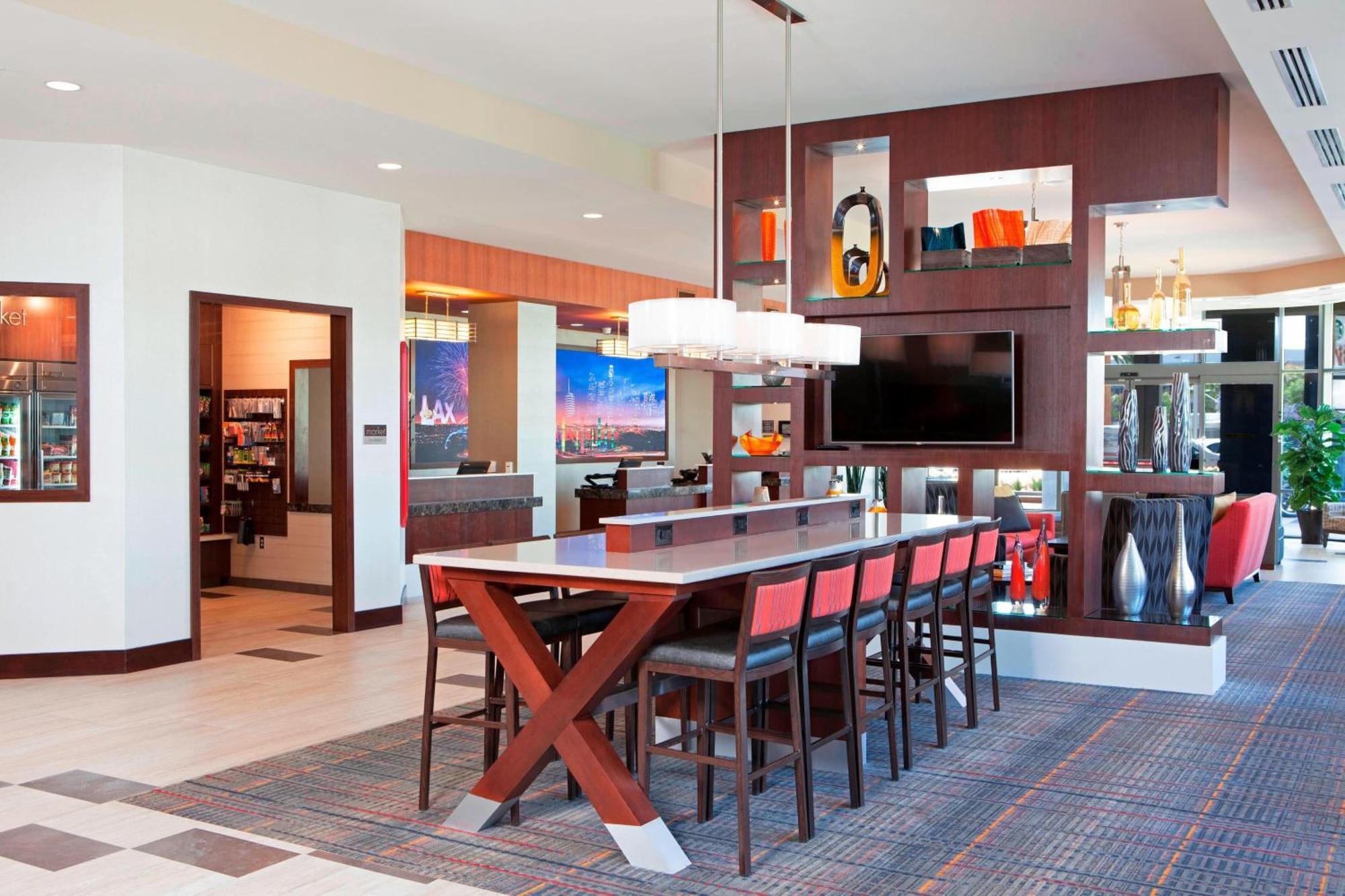 By Marriott Angeles Lax/century Boulevard Hotel Los Angeles
