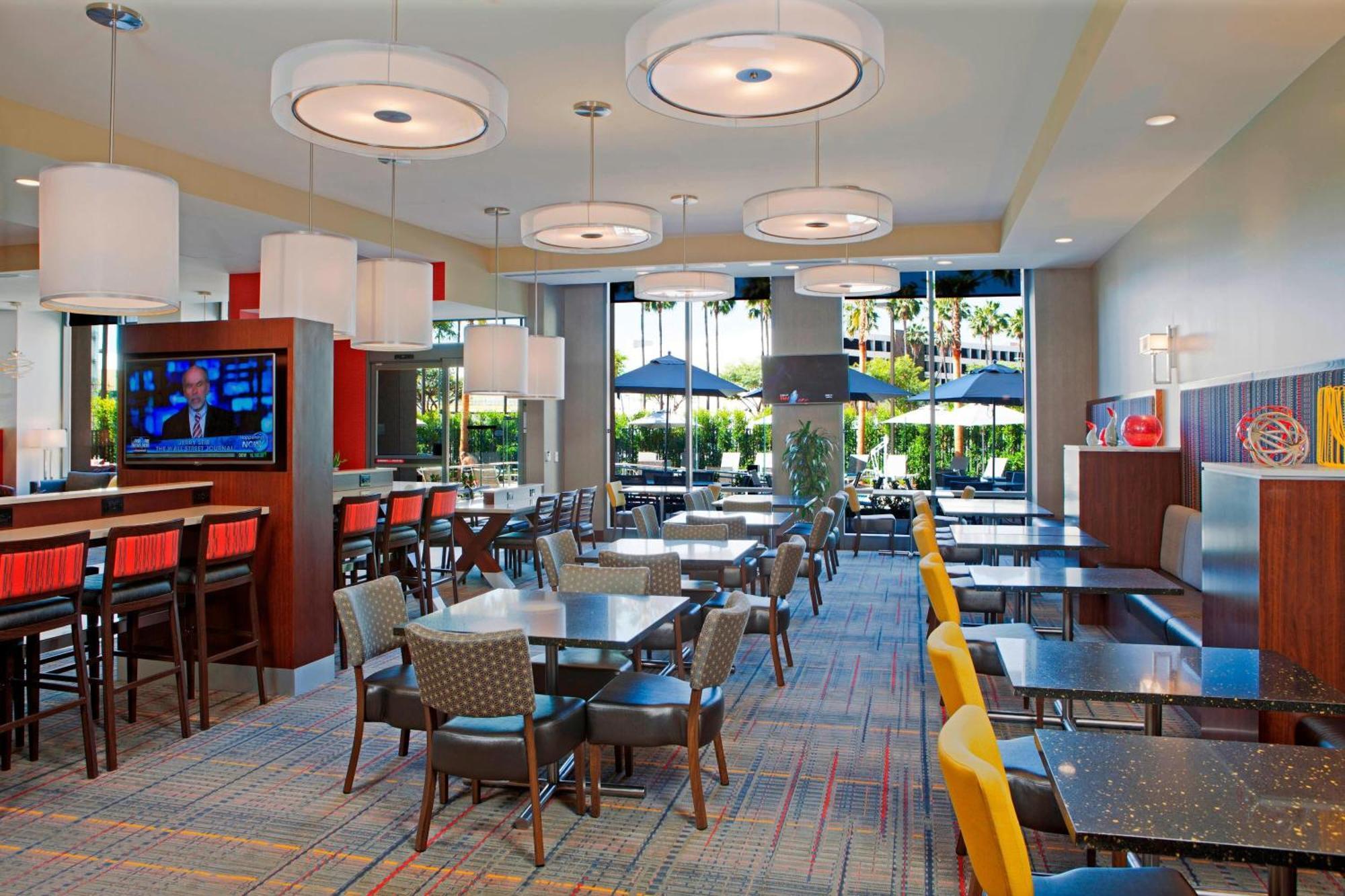 Hotel By Marriott Angeles Lax/century Boulevard