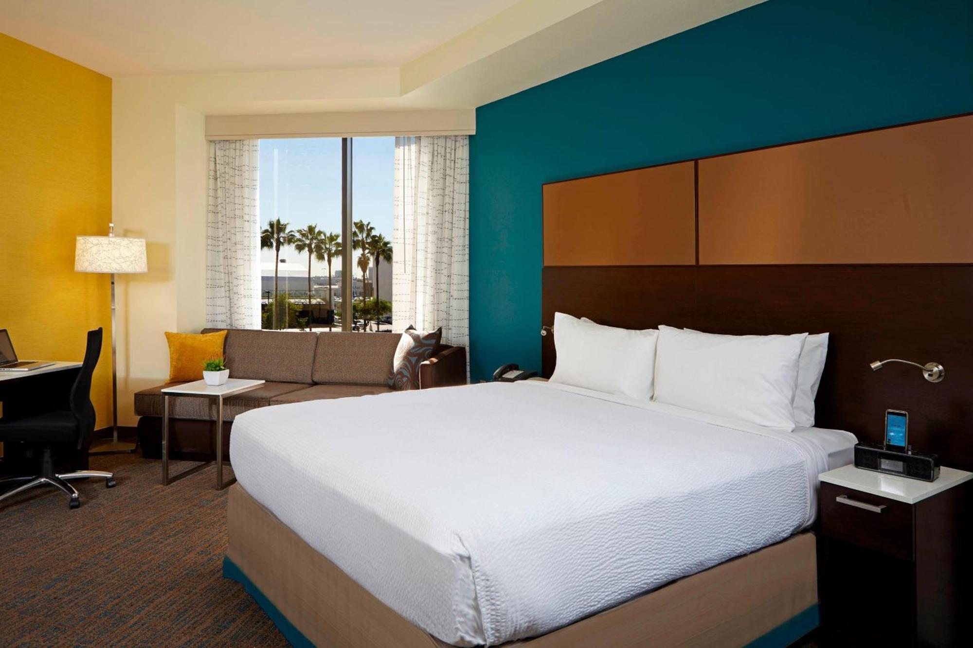 By Marriott Angeles Lax/century Boulevard Hotel 3*