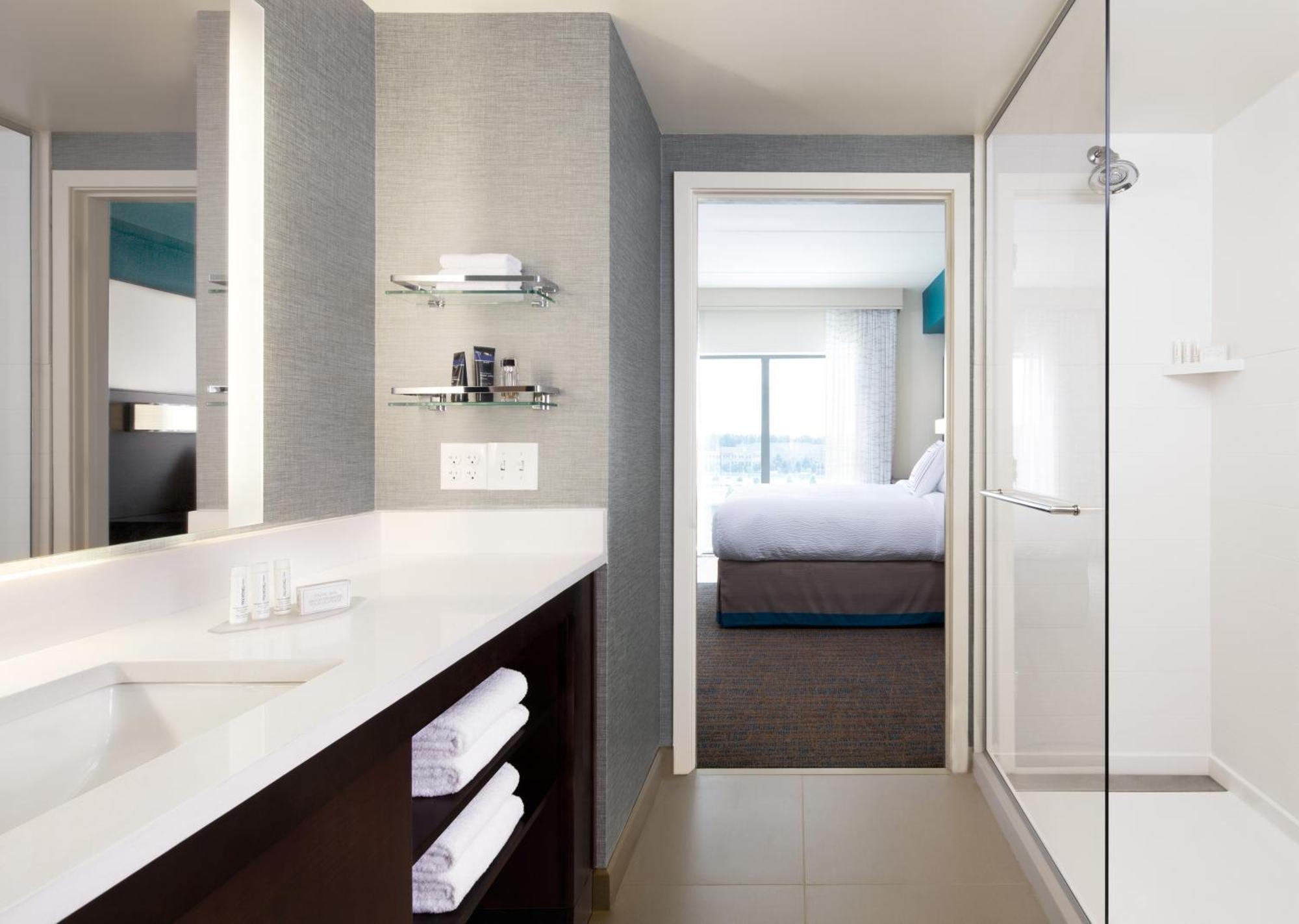 By Marriott Angeles Lax/century Boulevard Hotel Los Angeles